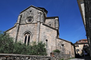 Ferentino: la zona absidale di Santa Maria Maggiore. Foto Daniele Baldassarre con Nikon D300 + Sigma 17/35 mm D; ore 10,57 dell'8 giugno 2009.