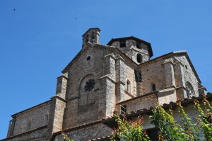 Ferentino: la zona absidale di Santa Maria Maggiore. Foto Daniele Baldassarre con Nikon D300 + Sigma 17/35 mm D; ore 11,40 dell'8 giugno 2009.